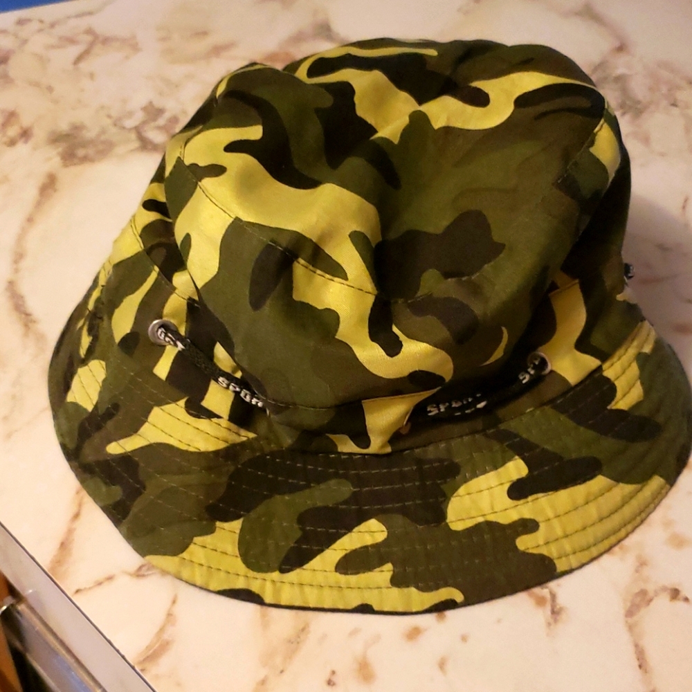 Camo bucket hat